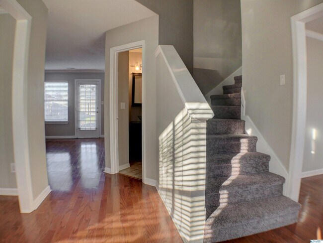 Building Photo - 123 Champions Green Dr