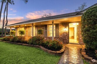Building Photo - 9222 Bronco Dr