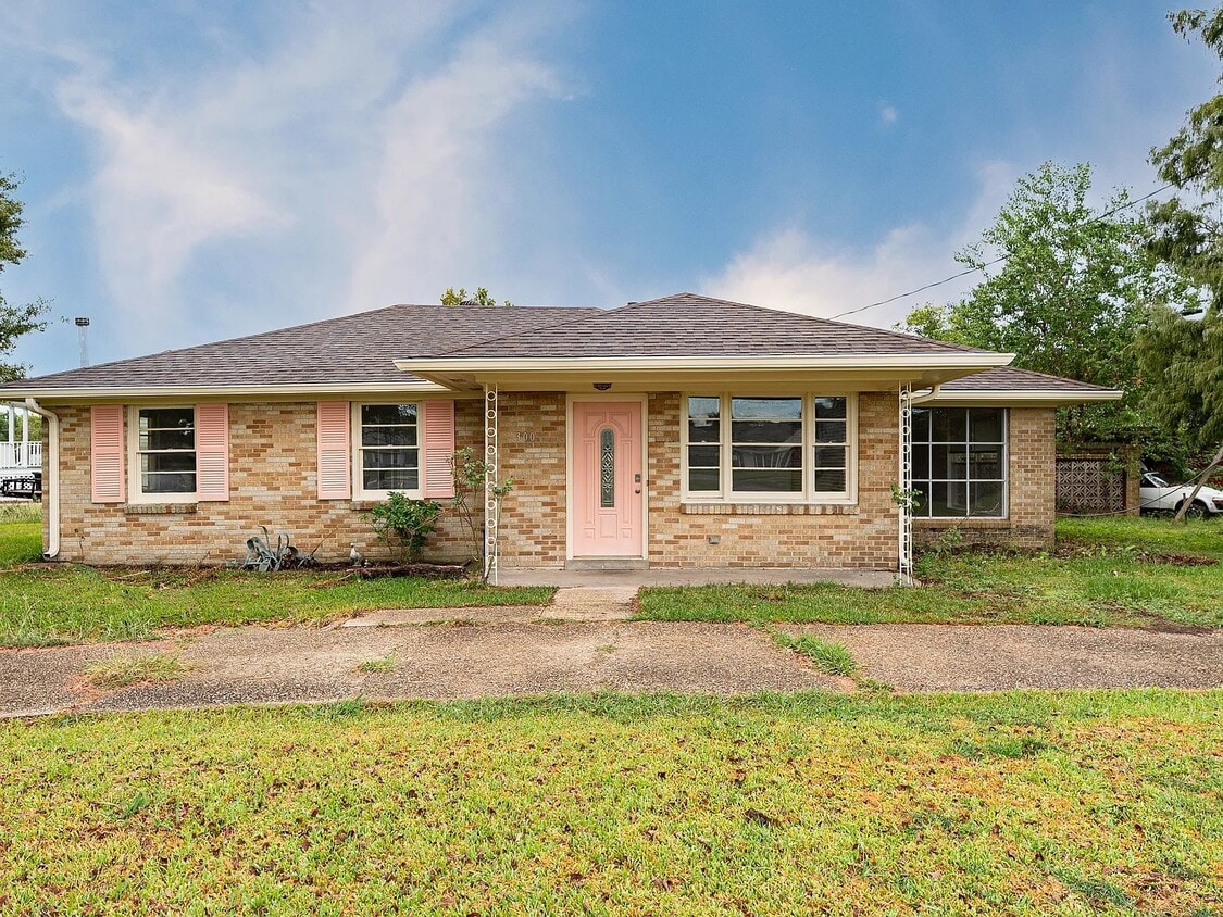 Primary Photo - 300 Parish Dr