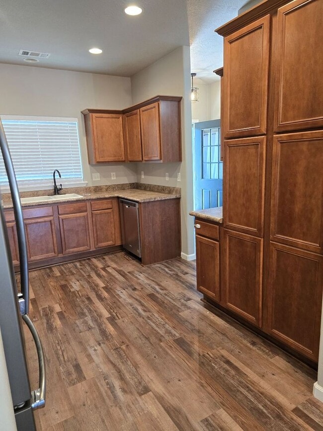 Building Photo - 3 bed 2 bath Single  Home for Rent in Gran...