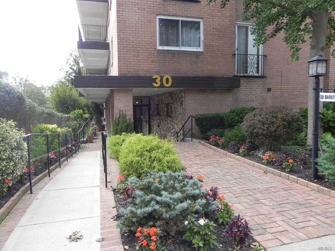 Foto principal - 30 Barstow Rd