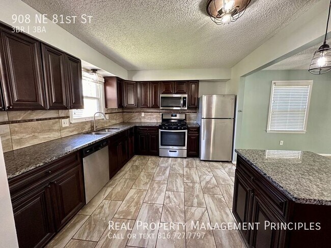 Building Photo - Completely Updated, Spacious 3 Bedroom 3 B...