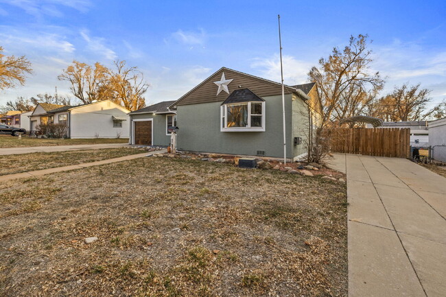 Building Photo - "Charming 3-Bedroom Pueblo Home with Cozy ...