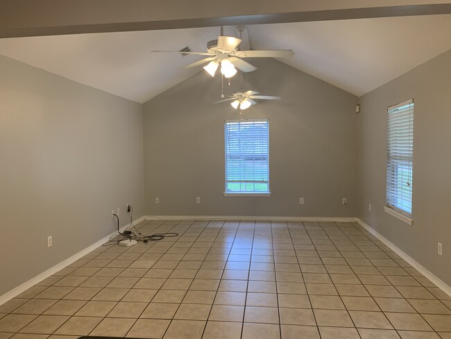Foto del edificio - 46420 Randall Rd