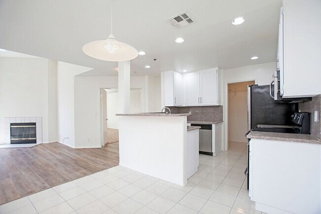 Foto del edificio - Gorgeous and Updated Top Floor Condo Home ...