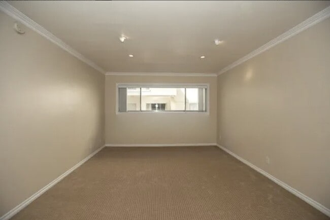 Building Photo - 11970 Montana Ave