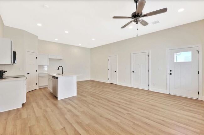 Building Photo - 17003 W Kashmir St