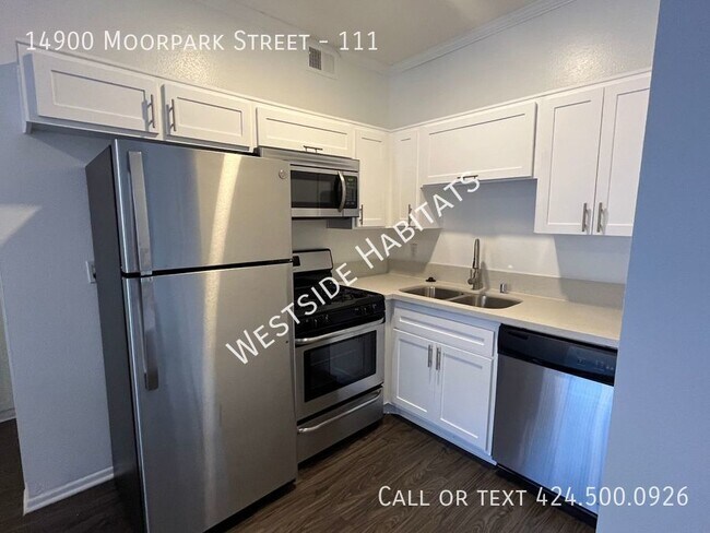 Foto del edificio - 14900 Moorpark St