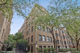 Building Photo - 626 W Waveland Ave