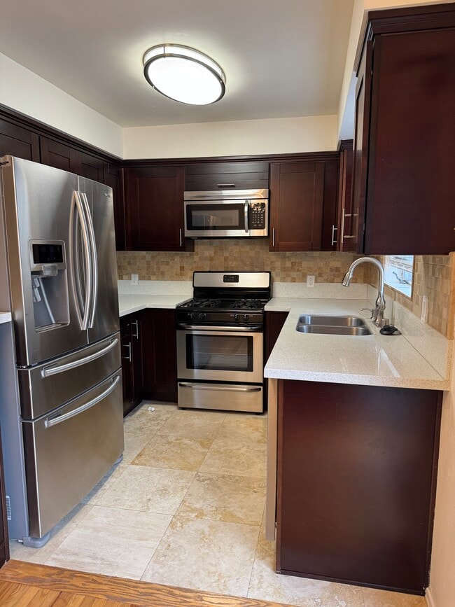 Building Photo - 855 Moraga Dr