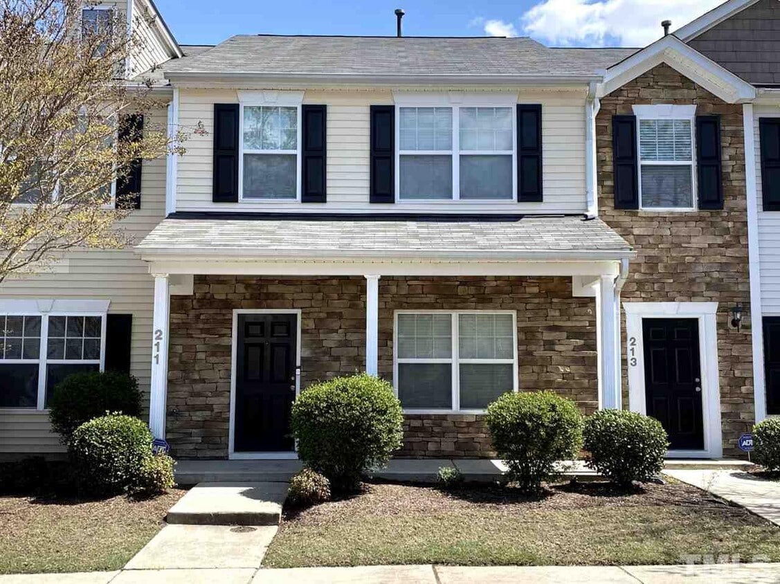 Primary Photo - 211 Hampshire Downs Dr