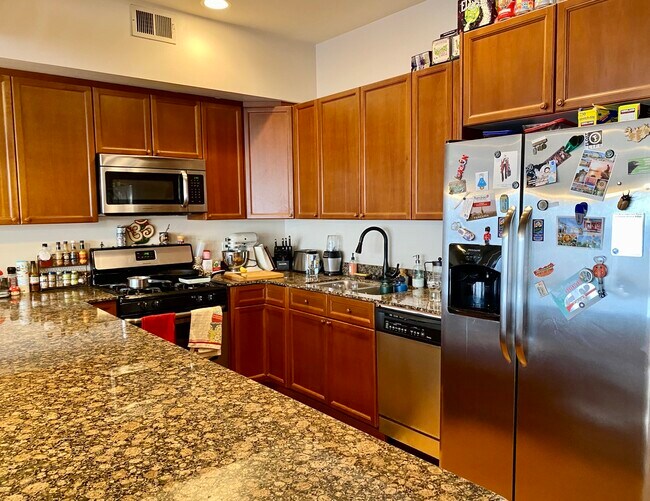 Foto del edificio - 815 S Western Ave