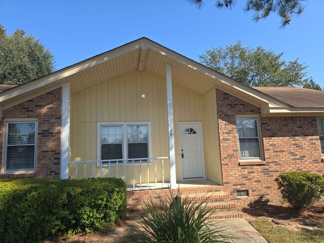 Foto del edificio - 3 Bed 2 bath house in Laurel Meadows