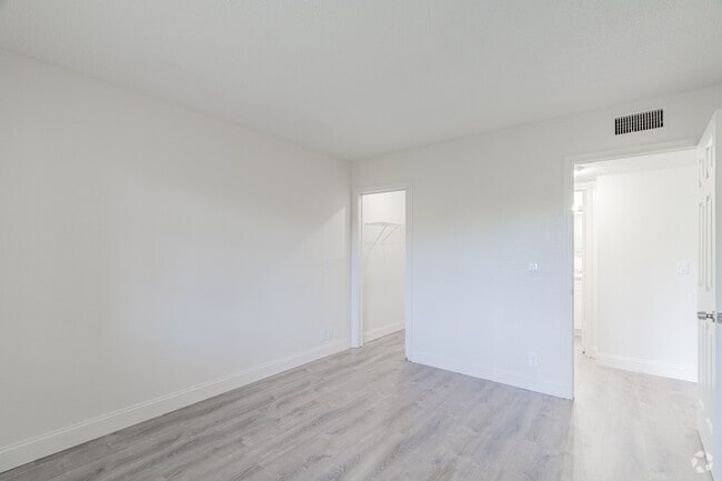 1BR, 1BA - Villas at Palm Beach