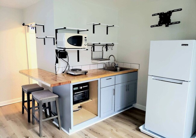 Foto del edificio - Private studio on a cul de sac- UTILITIES ...