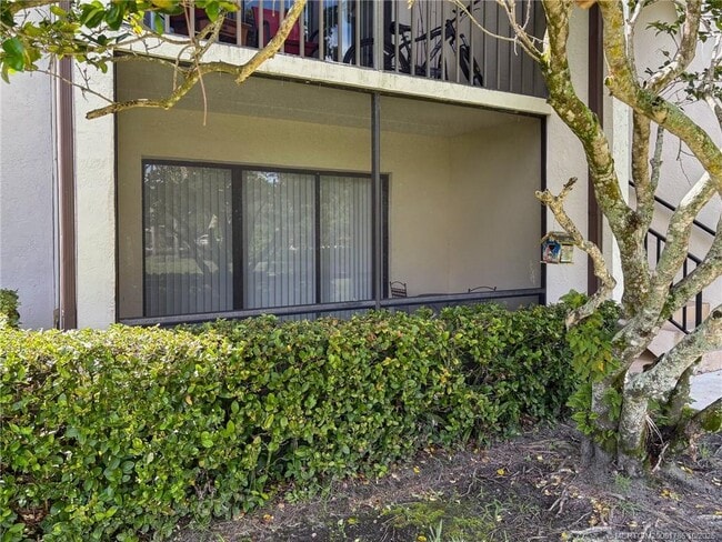 Building Photo - 1965 SW Silver Pine Way
