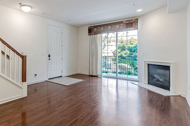 Foto del edificio - 3 Bedroom Townhouse with Bonus Room