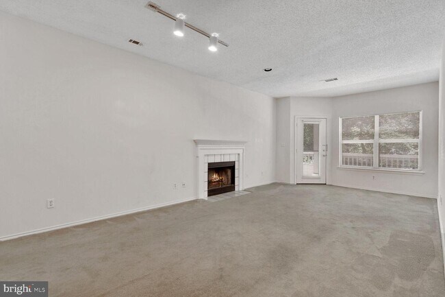 Building Photo - 13070 Autumn Woods Way