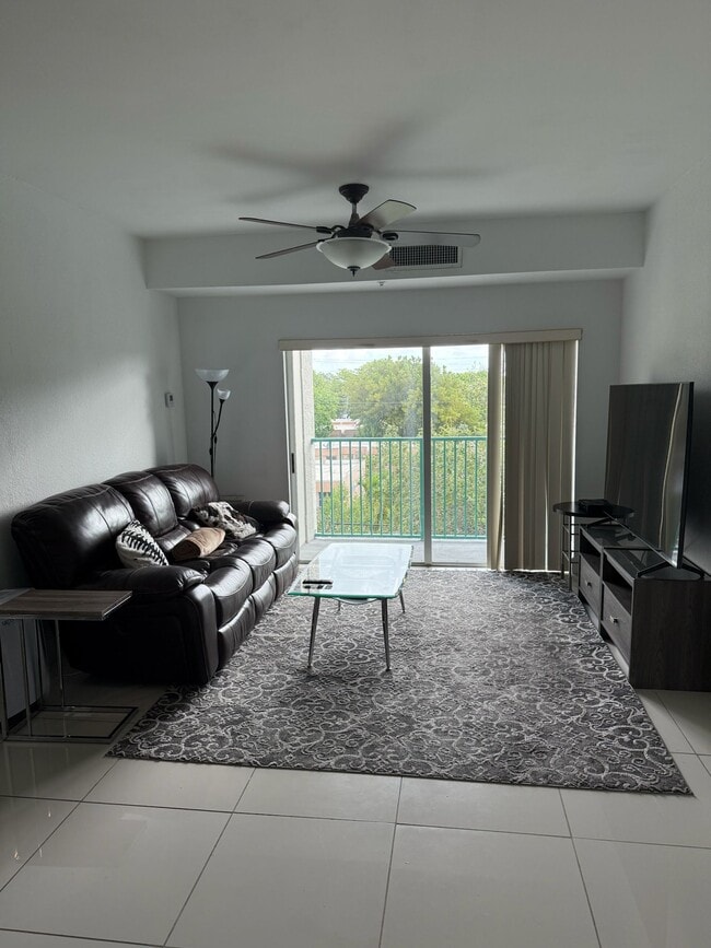 Foto del edificio - 6001 SW 70th St