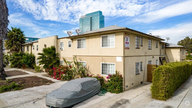 Foto del edificio - 5665 W Jefferson Blvd