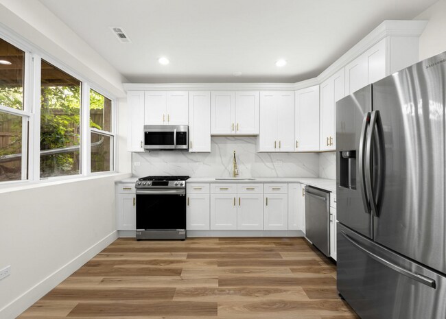 Foto del edificio - 3216 W Fulton Blvd