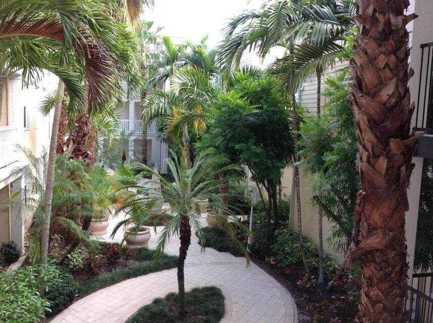 Courtyard - 275 Murcia Dr