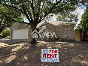 Building Photo - 5215 Fountain Lake Dr