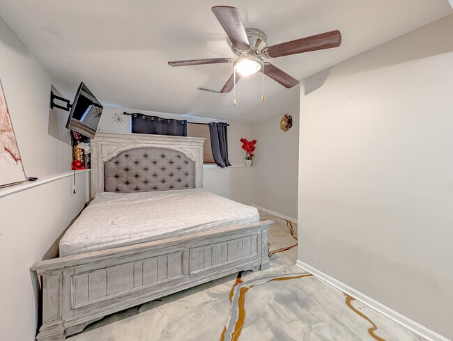 Foto del edificio - 8616 Hickory Ave