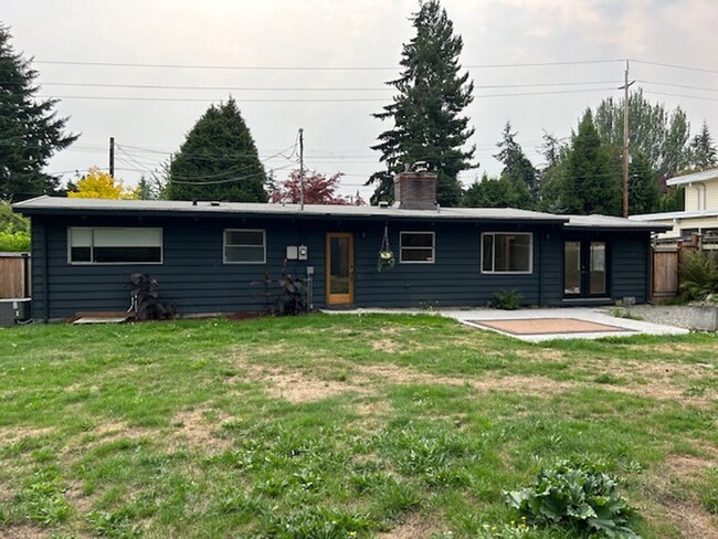 Building Photo - Fantastic 3 bedroom 1 bathroom rambler in ...