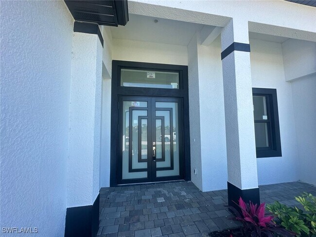 Building Photo - 402 Irving Ave