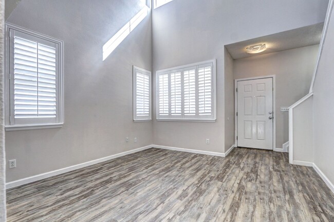 Foto del edificio - 2 story 3 bed 2.5 bath home in The Meadows...
