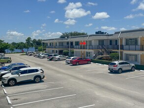 Building Photo - 3240 Lake Osborne Dr