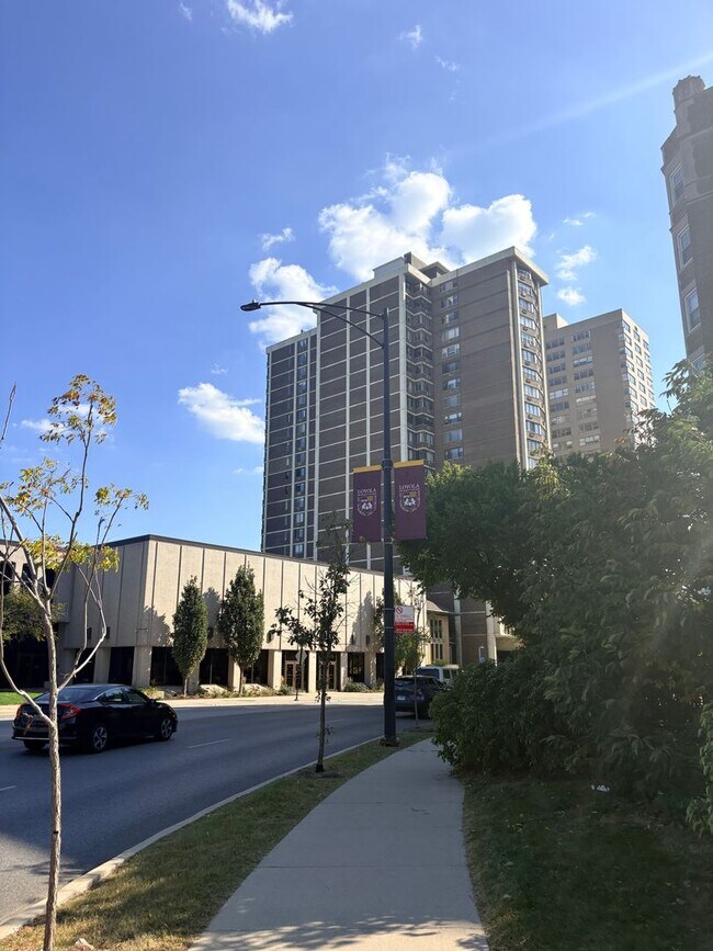 Foto del edificio - 6325 N Sheridan Rd