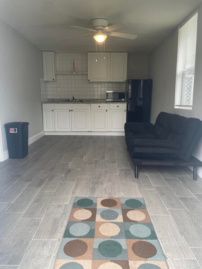 Building Photo - 2806 Tropic Rd