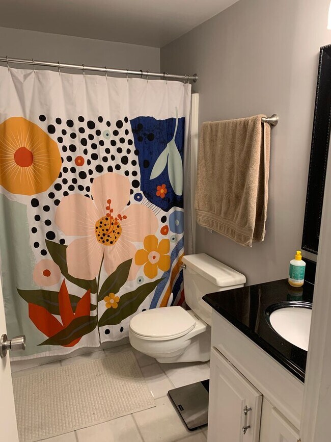 Foto del edificio - 2 Bedroom Condo Available for 6/1