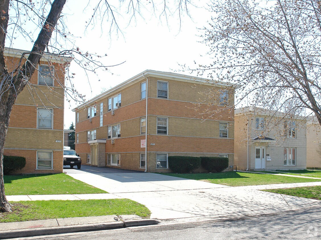 2035 N 19th Ave, Melrose Park, IL 60160 Apartments in Melrose Park