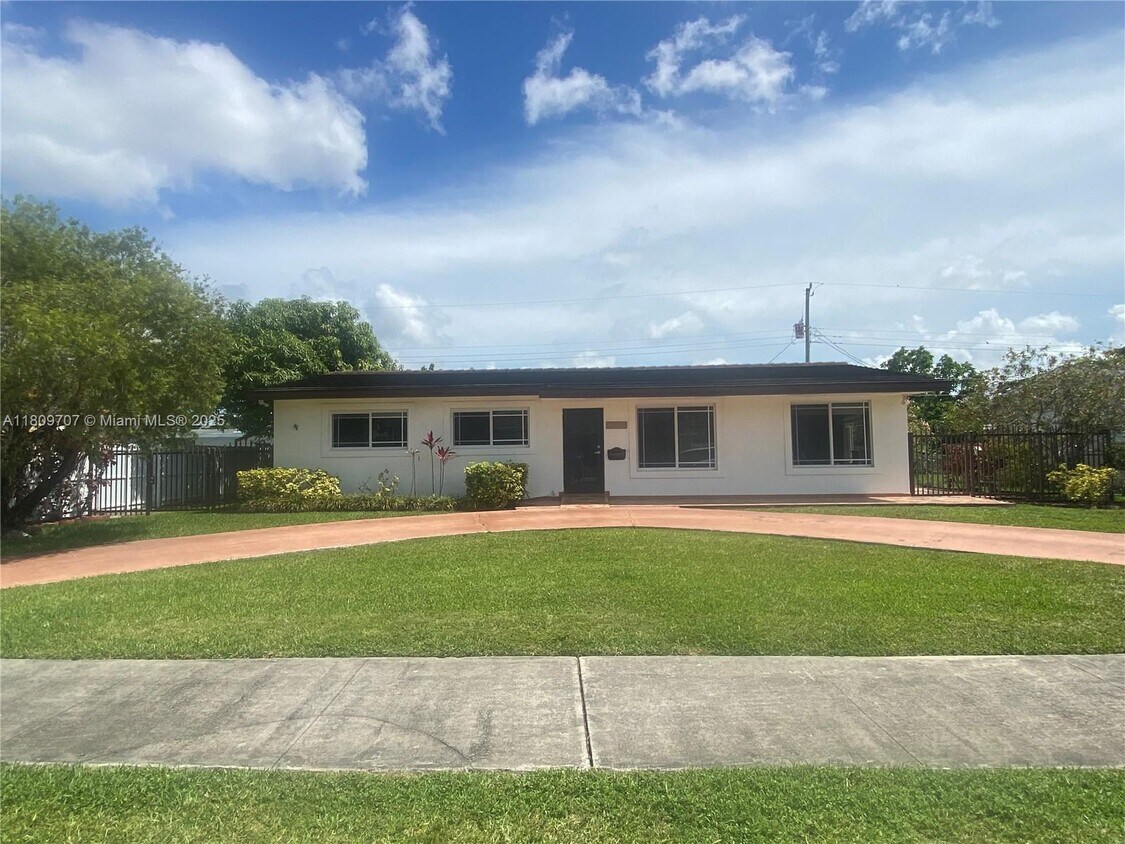Primary Photo - 10420 SW 52nd St