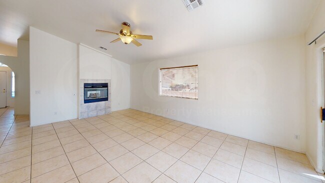 Foto del edificio - 7431 N Thornwood Rd