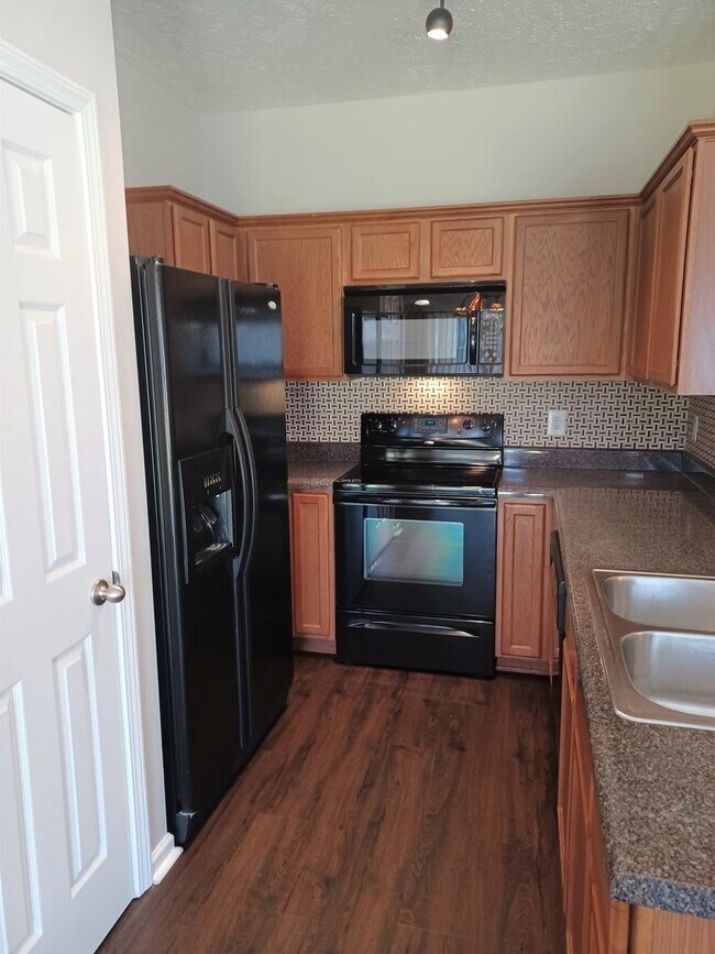 Foto del edificio - 3 br, 2.5 bath House - 8116 Valley Oak Drive