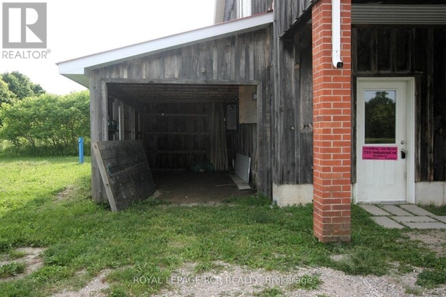 Building Photo - 428 Main St W