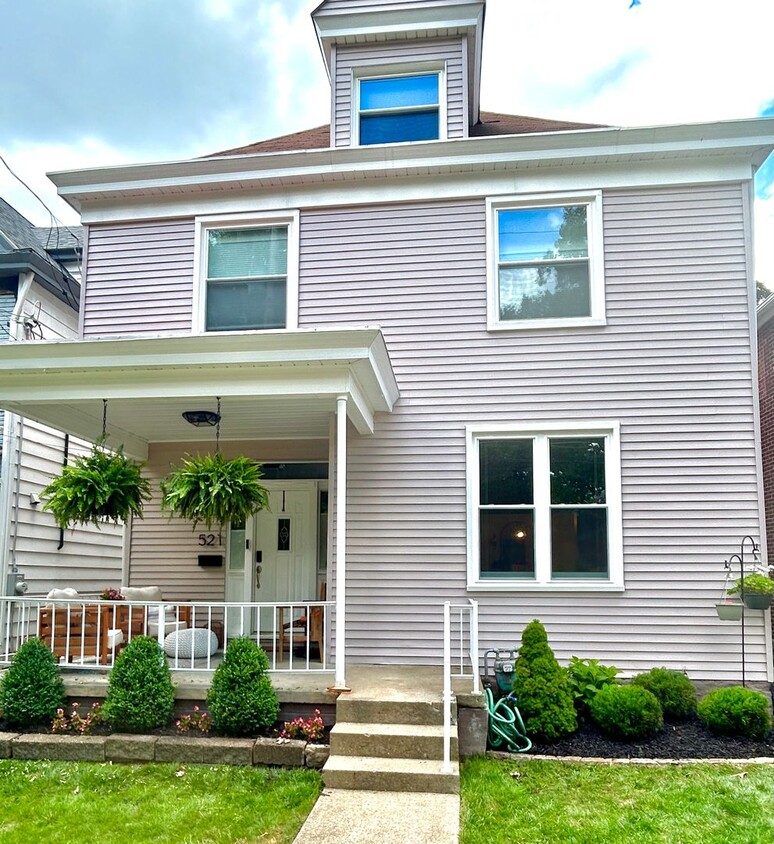 Foto principal - 1 Mile to Country Club! Sleeps 10!