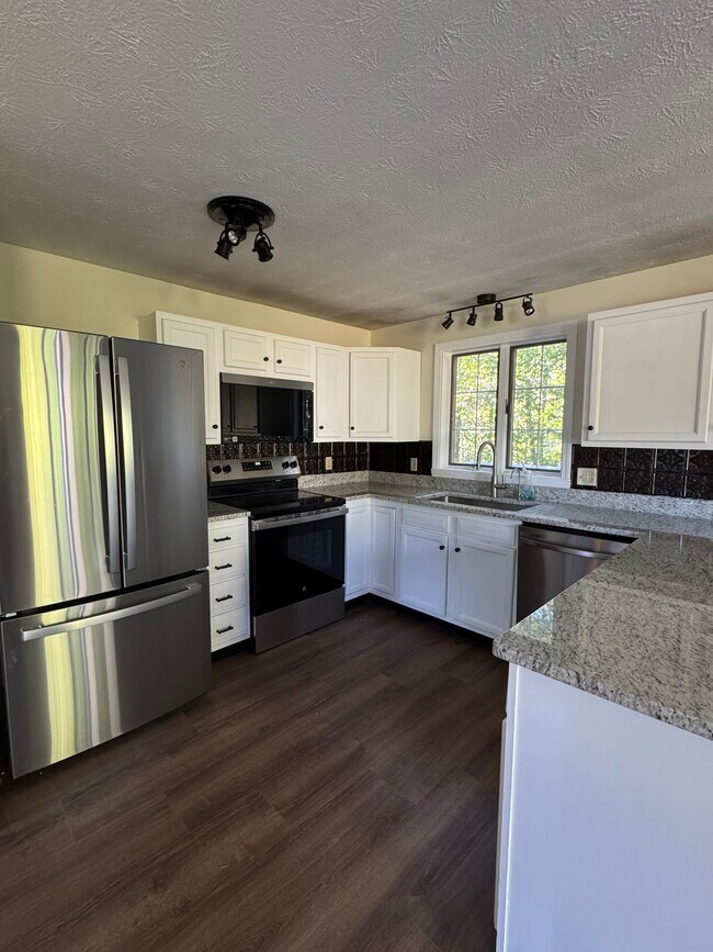 Kitchen - 109B County Rd