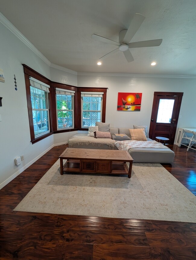 Living room - 412 Steele Ln
