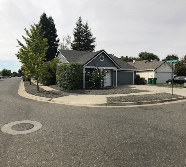 Foto principal - Adorable 3 bedroom/2bath Home available so...