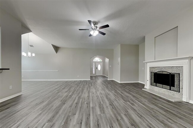 Foto del edificio - 8019 Malardcrest Dr