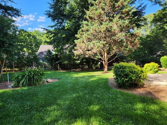 Foto del edificio - 1181 Lake Shore Cir