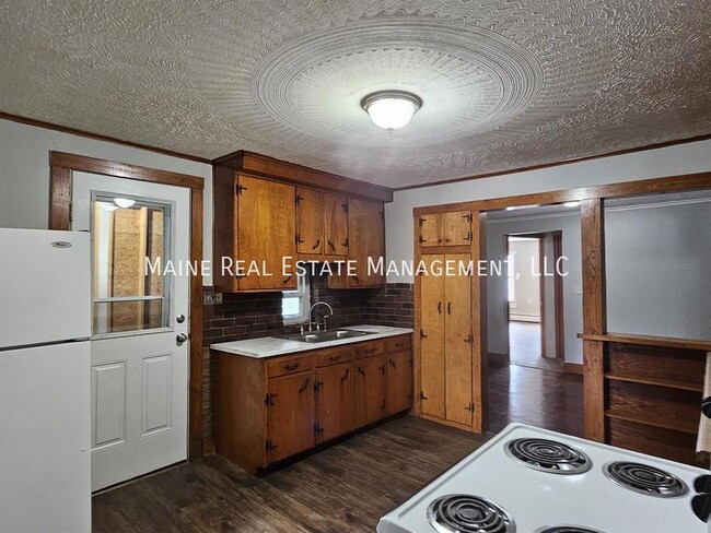 Building Photo - 26 Elm St