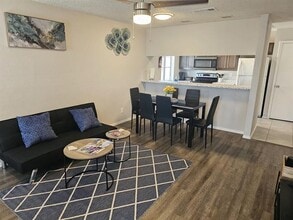 Building Photo - 1728 Crestpoint Dr