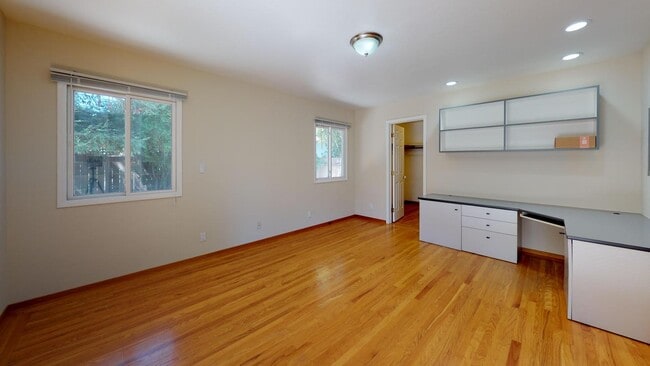 Building Photo - 663 Newell Rd