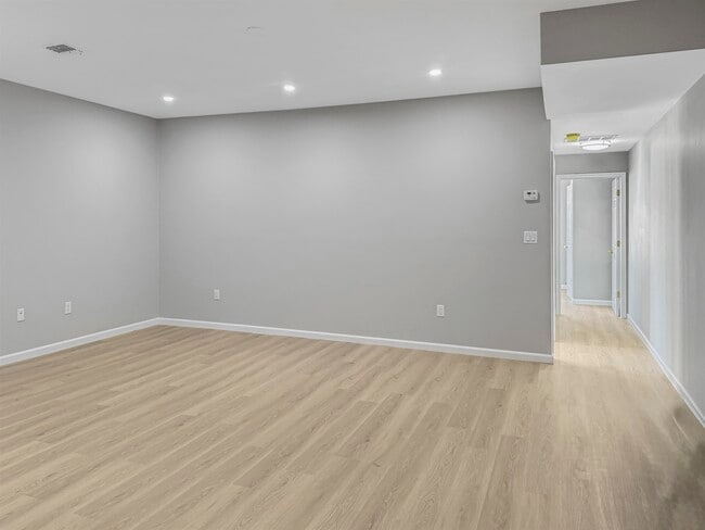 Building Photo - 729-731-731 Broadway